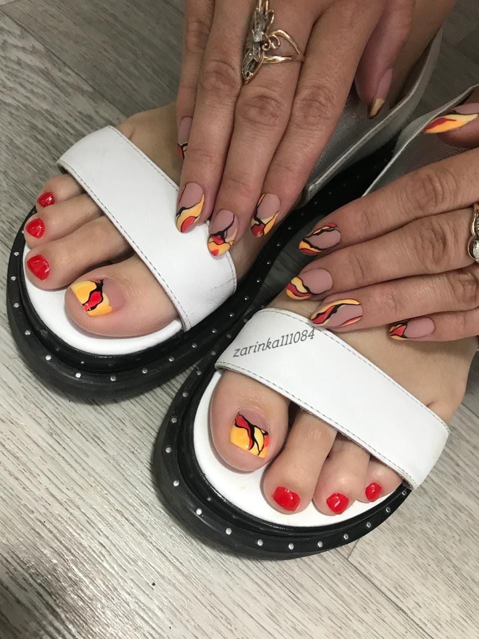 Педикюр в студии Absolut Nails